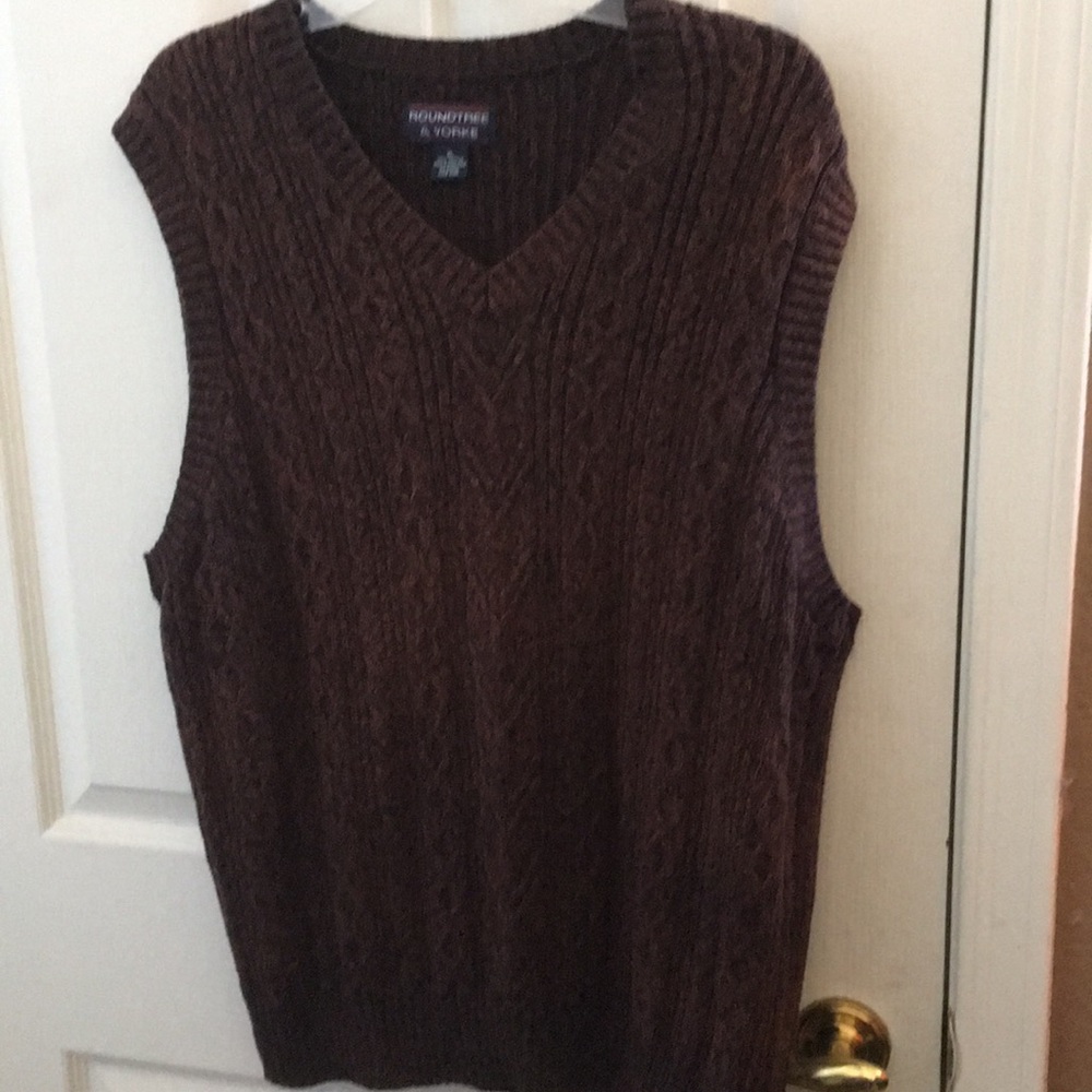 FINAL MARKDOWN Men’s Roundtree & Yorke Vest (XL)